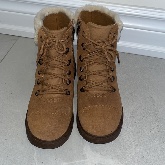 UGG AZELL HIKER WEATHER WATERPROOF WINTER BOOT - Picture 1 of 13